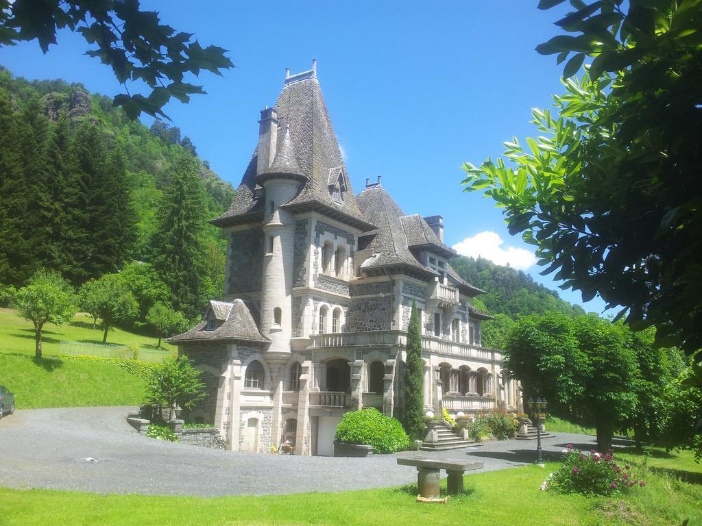 Hotel Le Terrondou Vic-sur-Cère Exterior foto